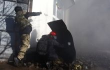 Опозиційні депутати привели двох важкопоранених активістів до медпункту ВР
