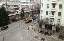На углу Липской и Институтской разбирают баррикады власти