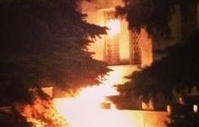 У Хмельницькому мітингувальники палять СБУ "коктейлями Молотова"