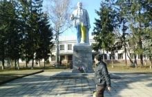 В Каневе сбросили Ленина