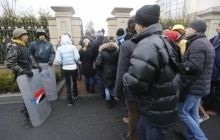 До Межигір'я всю ніч пропускали бажаючих: у Самооборони не вистачило сил стримати потік людей