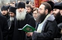 Біля входу в Києво-Печерську лавру проходить молебень - надійшло повідомлення про можливі провокації