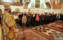 Владика Антоній попросив віруючих приїжджати в лавру в денний час і перебувати довше