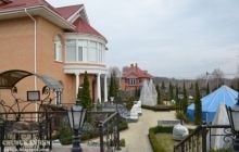 СМИ: Мародеры под видом самообороны грабят покинутые особняки