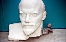 В Чопе повалили памятник Ленину