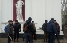В Одессе под мэрией подрались "Правый сектор" и "Антимайдан"