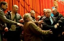 У Запоріжжі активісти вигнали губернатора області з ОДА під крики "Ганьба!"