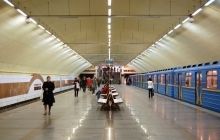 Пассажир, упавший на рельсы на станции метро «Театральная», погиб