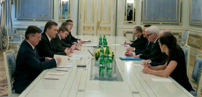 Yanukovych and opposition leaders sign Agreement of settlement of crisis in Ukraine