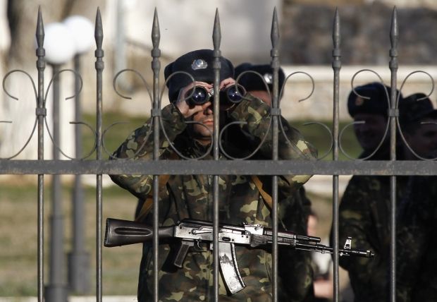 Жодна військова частина Криму не здалася / REUTERS