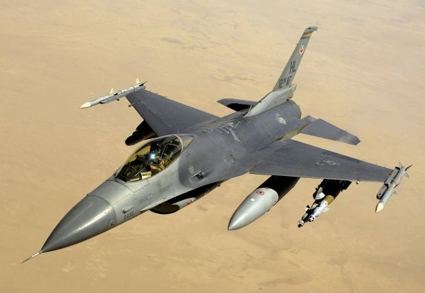 Истребитель F-16 / Wikimedia Истребитель F-16 / Wikimedia