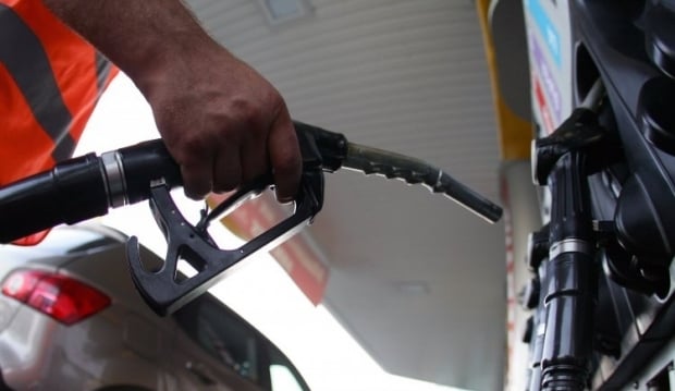 Цены на бензин и дизтопливо должны быть ниже на 1 грн
