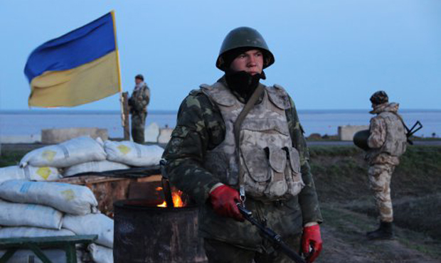 Украинские военные на блокпосту возле с. Чонгар (Херсонская обл.), 16 марта 2014 г. 