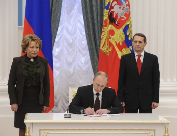 Путин подписал законы о присоединении Крыма и Севастополя к РФ / REUTERS