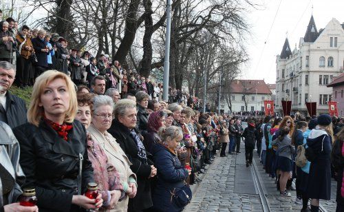 Во Львове состоялось многотысячное молитвенное Крестное шествие в память Андрея Шептицкого (фоторепортаж)