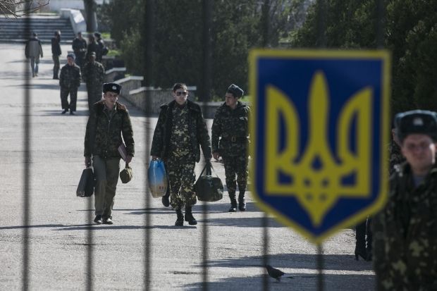 Украинские военные в Крыму / REUTERS