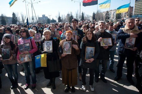 У Запоріжжі учасники Майдану вшанували пам`ять Небесної сотні (фоторепортаж) У Запоріжжі учасники Майдану вшанували пам`ять Небесної сотні (фоторепортаж)