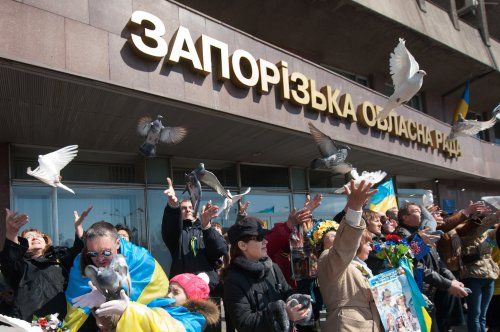 У Запоріжжі учасники Майдану вшанували пам`ять Небесної сотні (фоторепортаж) У Запоріжжі учасники Майдану вшанували пам`ять Небесної сотні (фоторепортаж)