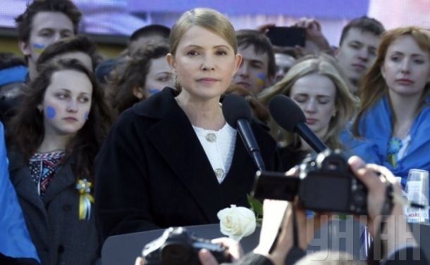По декларации Тимошенко живет одна на голую зарплату в маленькой квартире