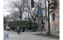 По улицам Симферополя ездят военные машины