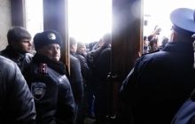 В Одессе беспорядки у здания облгосадминистрации (фото)