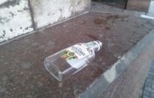 Сепаратисти залишили в будівлі ДонОДА гори сміття та порожні пляшки від горілки (фото)
