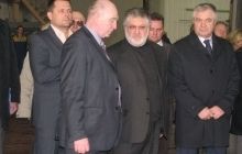 Після призначення губернатором, Коломойський поїхав на завод з виробництва балістичних ракет
