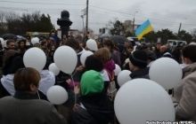 Кримчани мітингували за мир і скаржилися, що не хочуть тікати з рідної землі