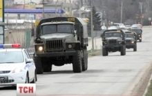 В Симферополь въехала колонна военных грузовиков