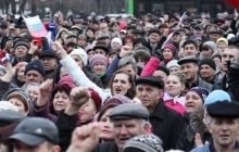 В Луганске митингующие ворвались в ОГА и требуют отставки губернатора