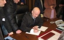 Губернатор Луганщины говорит, что его заявление об отставке не имеет юридической силы