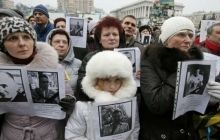 На Майдане презентовали книгу о Героях Небесной сотни