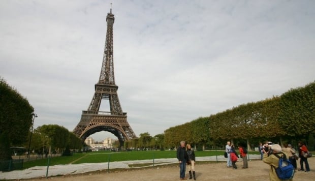 Французские АЭС начнут заменять на ветряки / Фото УНИАН