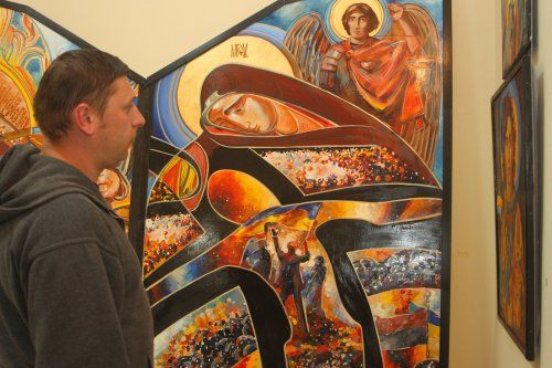 В Ивано-Франковске создана картина-«икона» на холсте в виде Небесных врат (фоторепортаж)