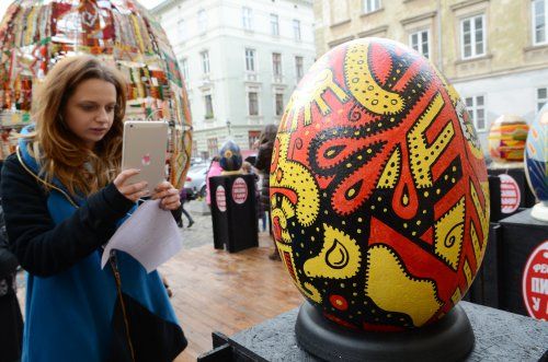 Пасхальные праздники во Львове: фестиваль писанок, ярмарка и акция “вдвое больше Львова” (фоторепортаж)