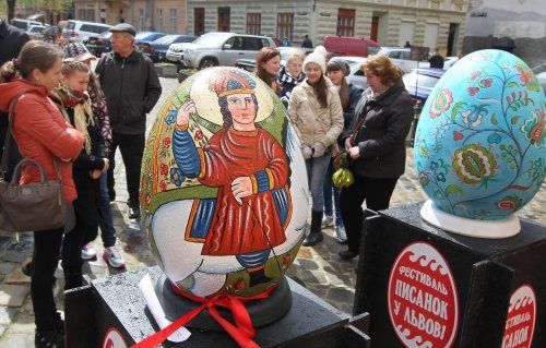 Пасхальные праздники во Львове: фестиваль писанок, ярмарка и акция “вдвое больше Львова” (фоторепортаж)