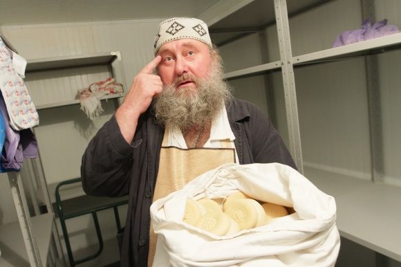 Отец Тит появляется в пекарне в три часа утра. Фото: А. Бойко, "Вести"
