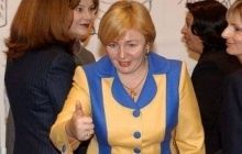 Бывшая жена Путина носит костюм цветов украинского флага