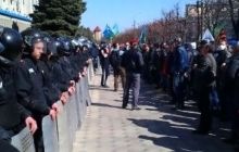 В Луганске при захвате здания СБУ сепаратистами пострадало 9 человек