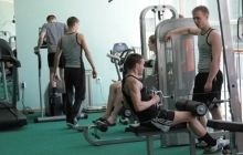 Подросткам просто необходимо заниматься в тренажерном зале