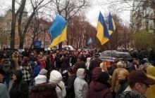 Активісти вдарили по голові екс-міністра юстиції Лавриновича та спробували його захопити