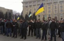Сепаратисти у Харкові розігнали мітинг Євромайдану та намагаються підпалити покришки