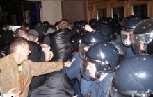 У миколаївських сепаратистів знайшли 18 бит, 25 труб, пістолети, ножі і сокиру