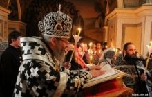 В Киево-Печерской лавре прочитали двенадцать Страстных Евангелий