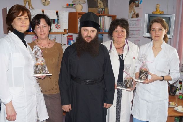 Соціальний відділ Києво-Печерської лаври привітав своїх підопічних з Воскресінням Христовим Соціальний відділ Києво-Печерської лаври привітав своїх підопічних з Воскресінням Христовим