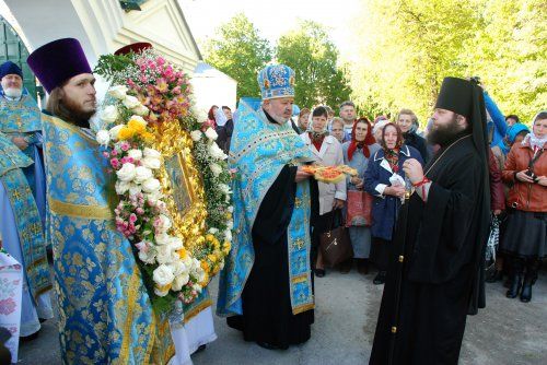 В Путивльском женском монастыре почтили память Молченской иконы Пресвятой Богородицы (фоторепортаж)