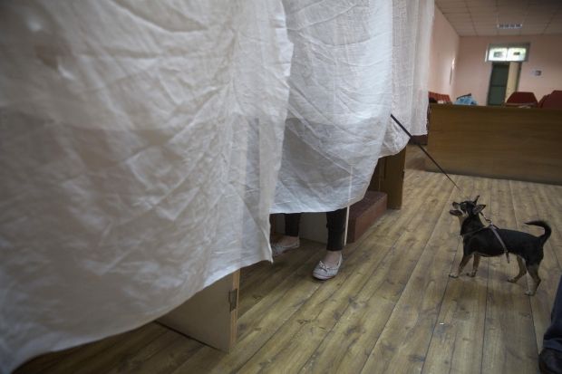 В Мариуполе на референдум пришли только около 4% избирателей / Reuters