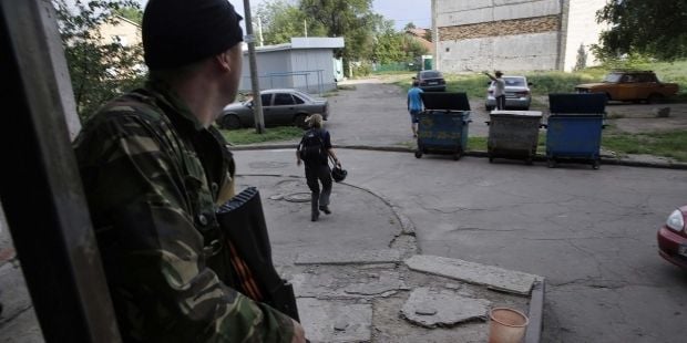 Террорист прячется в жилом квартале Донецка / REUTERS