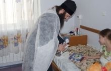 Социальный отдел Киево-Печерской лавры поздравил своих подопечных с Воскресением Христовым