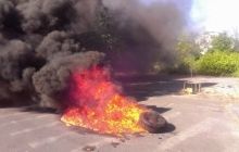 На Інститутській знову горіли шини: Самооборона змусила свідка стерти відео